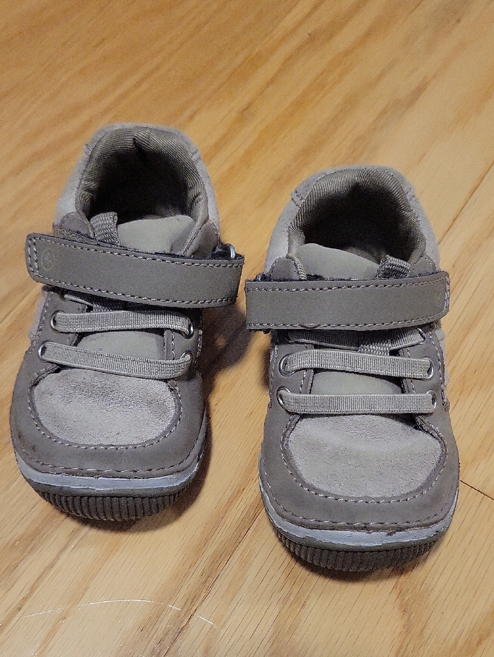 Stride Rite Gray Velcro & Elastic Lace Sneakers- 5W